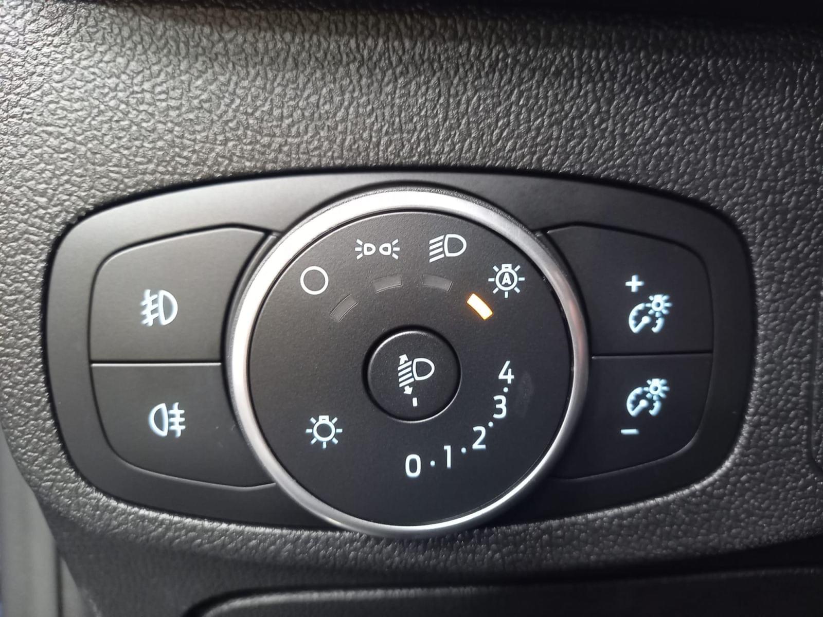 FORD FOCUS 1.5 EcoBlue ST-Line Business 23