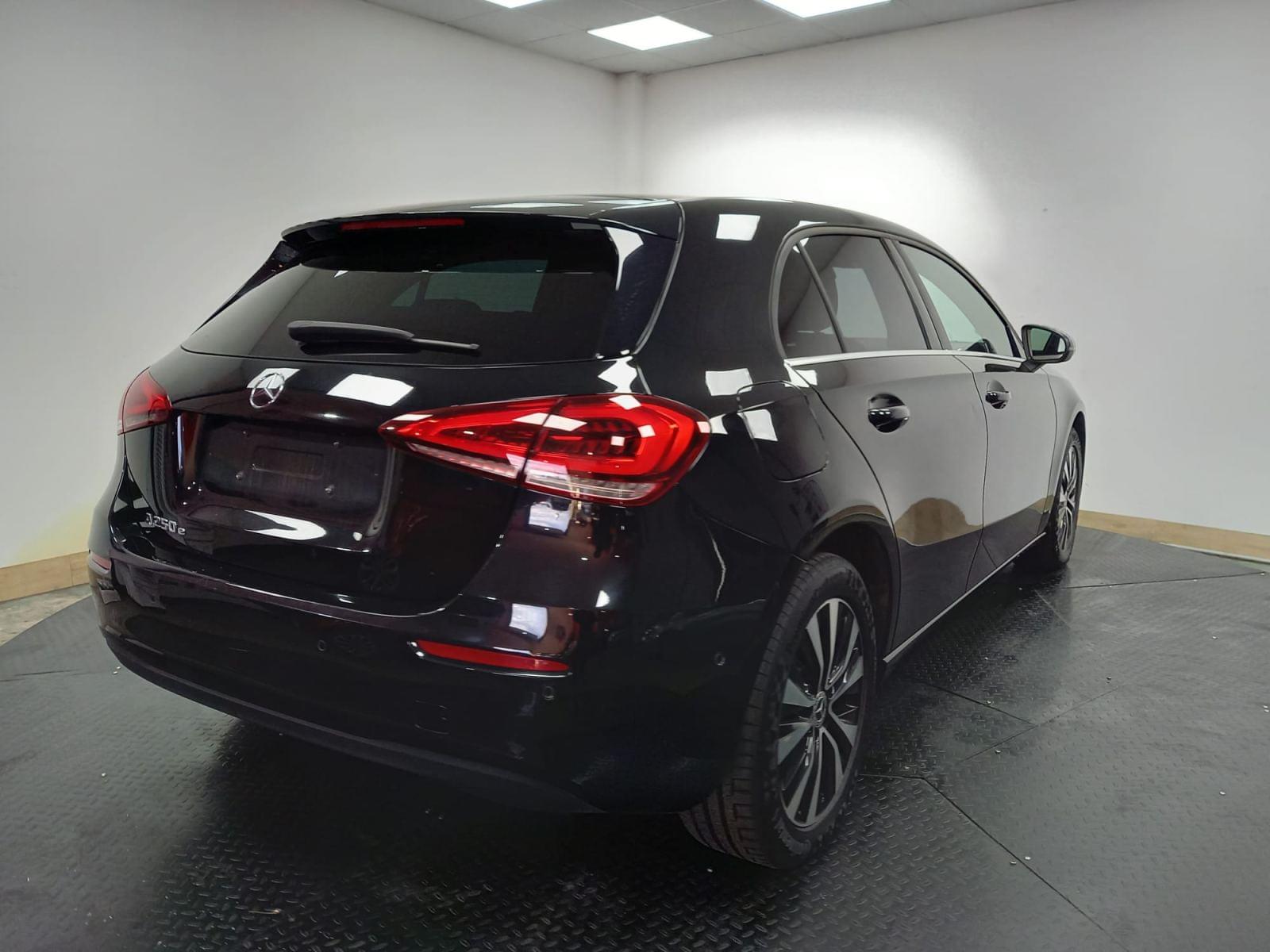 MERCEDES CLASE A 250 e 160+102 CV Business Line 8G-DCT 4 