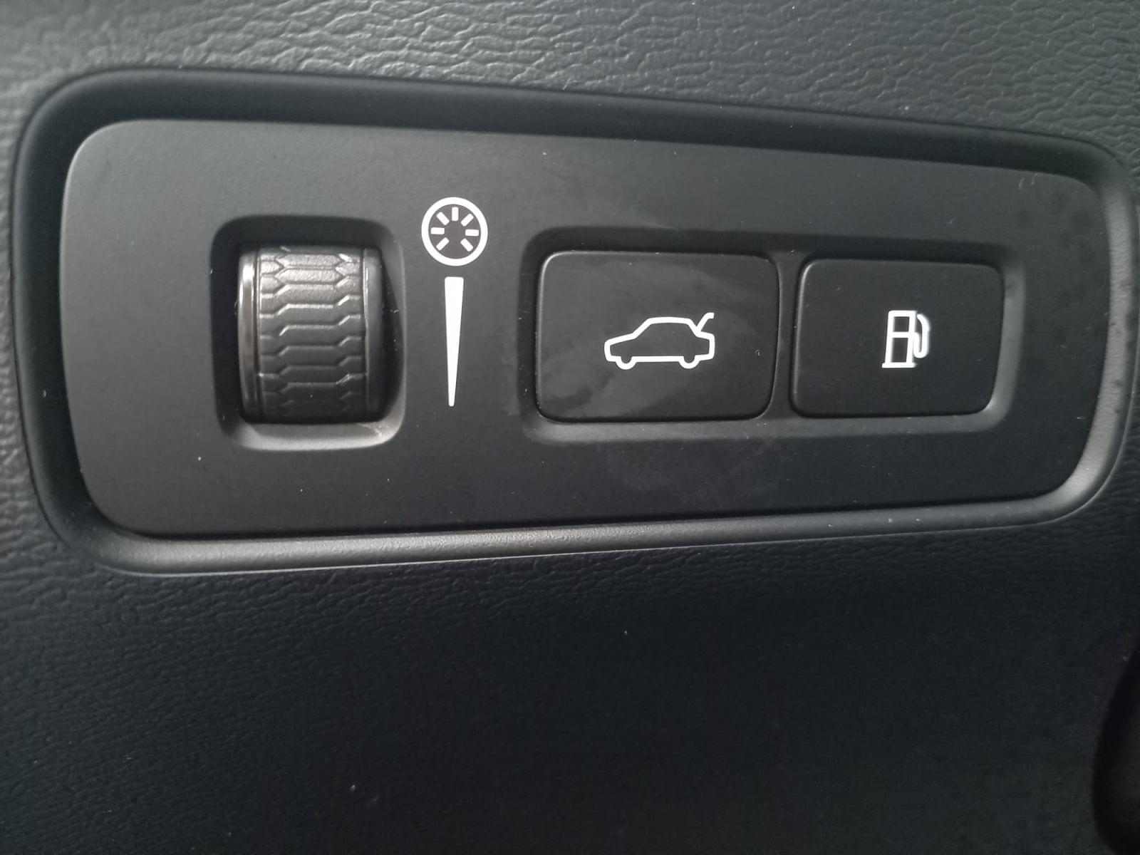 VOLVO XC40 1.5 T4 RECHARGE PHEV ESSENTIAL AUTO 21