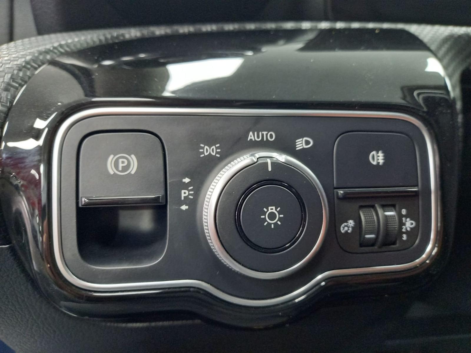 MERCEDES CLASE A 1.3 A 180 BUSINESS SOLUTION ESSENTIAL 34