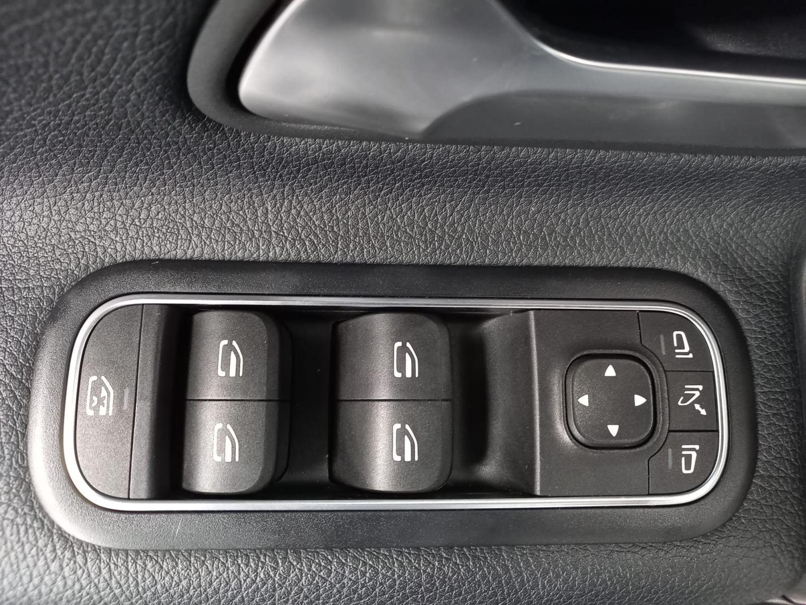 MERCEDES CLASE A 1.3 A 180 BUSINESS SOLUTION ESSENTIAL 37