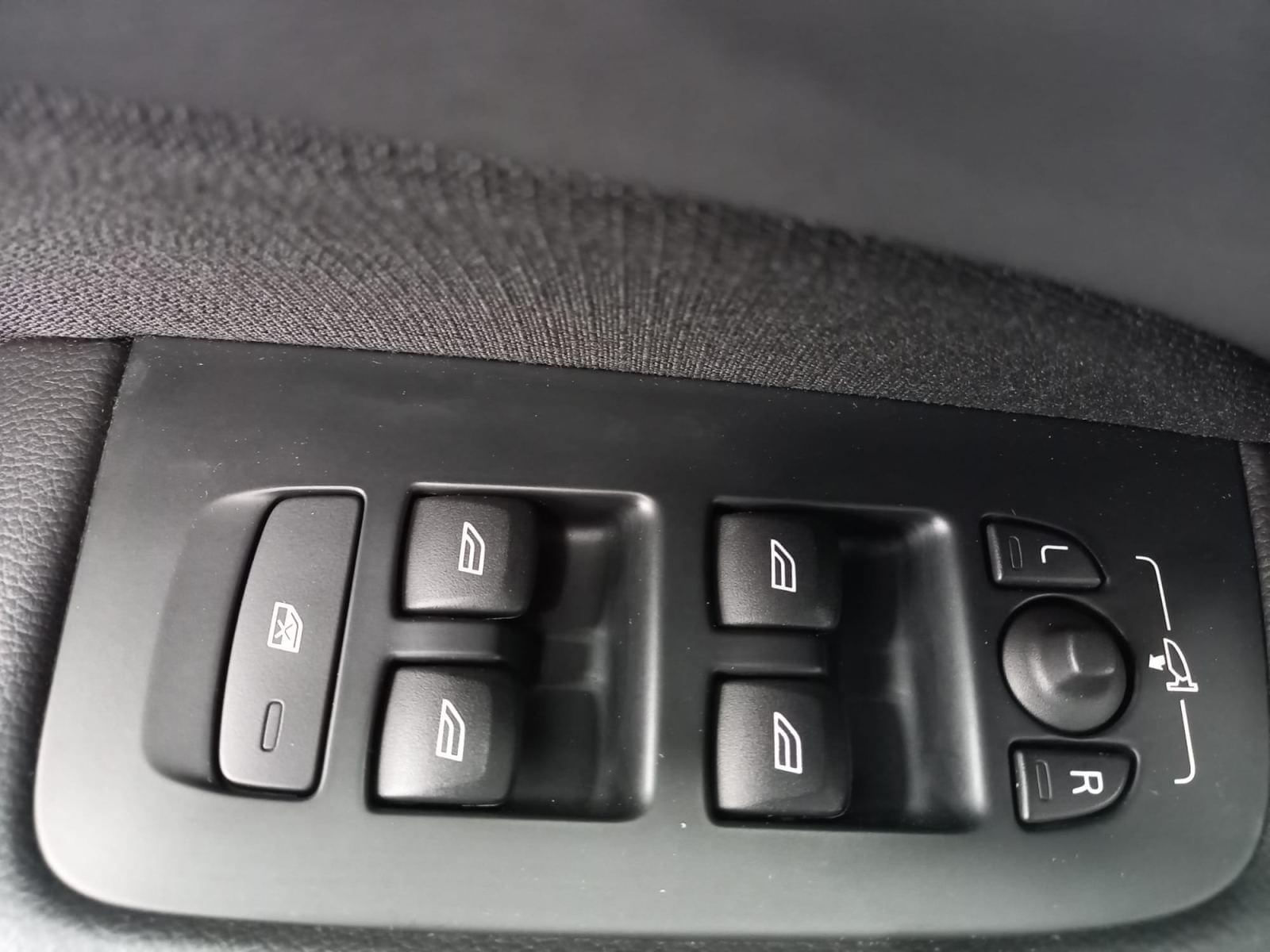 VOLVO V60 2.0 T8 BUSINESS PLUS AUTO 10 