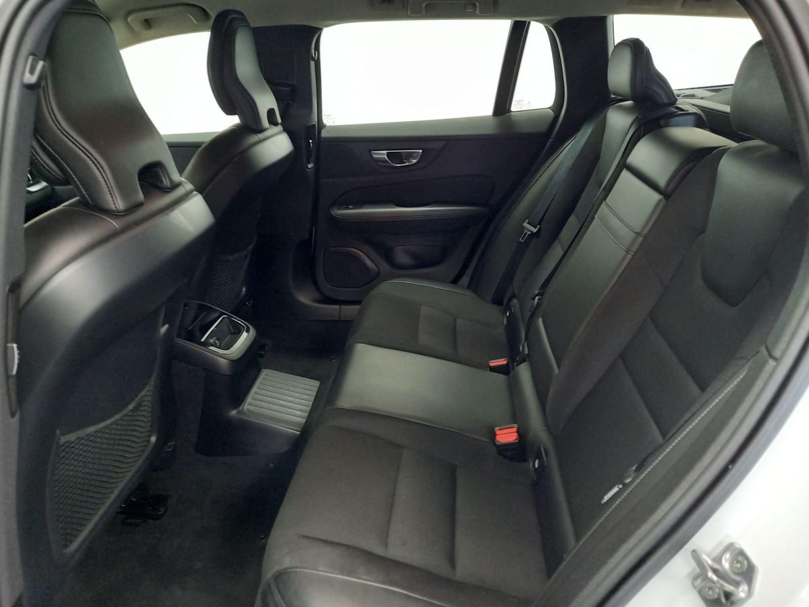 VOLVO V60 2.0 T8 BUSINESS PLUS AUTO 26 