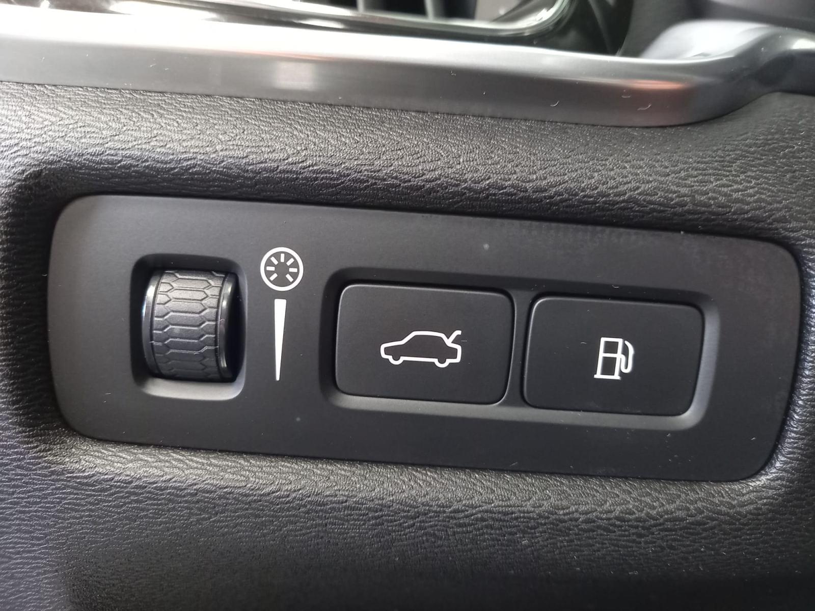 VOLVO V60 2.0 T8 BUSINESS PLUS AUTO 10