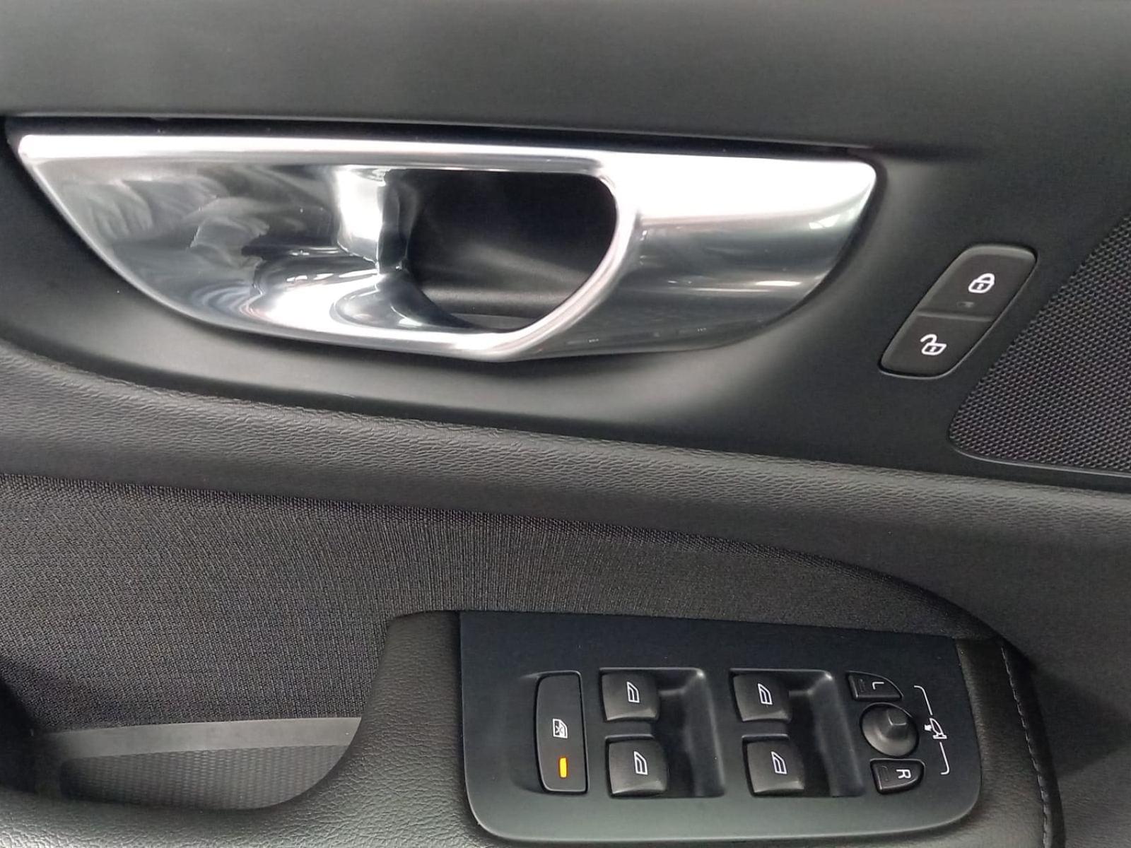 VOLVO V60 2.0 T8 BUSINESS PLUS AUTO 22