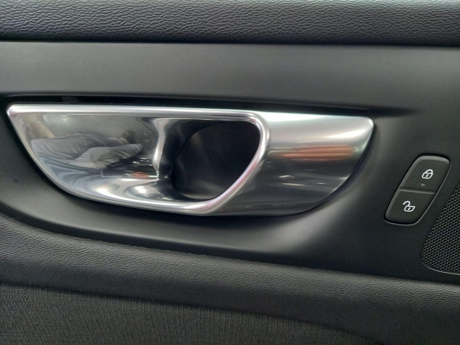 VOLVO V60 2.0 T8 BUSINESS PLUS AUTO 24