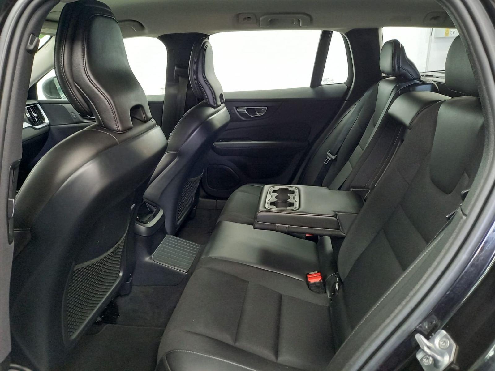 VOLVO V60 2.0 T8 BUSINESS PLUS AUTO 31