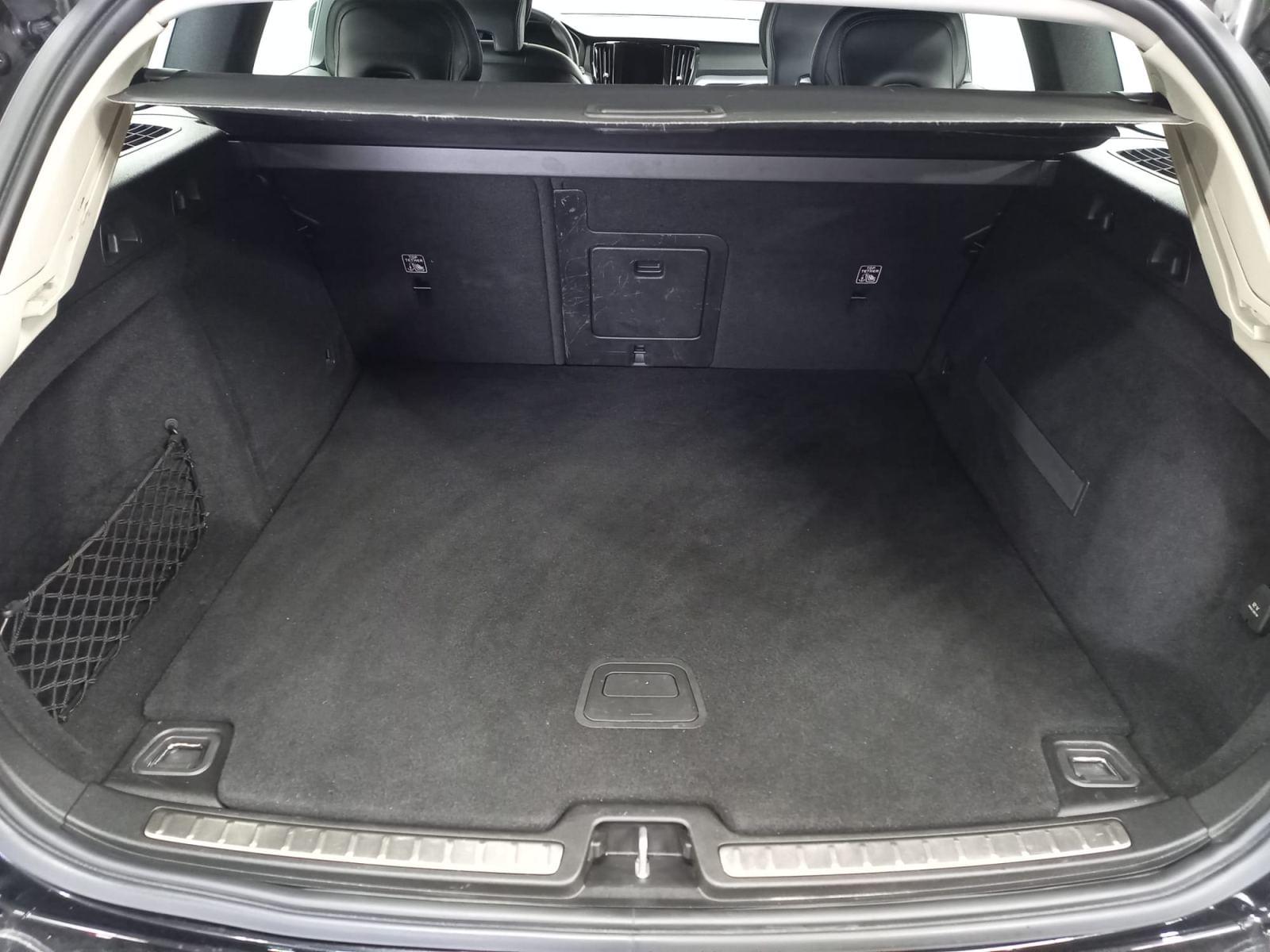 VOLVO V60 2.0 T8 BUSINESS PLUS AUTO 44