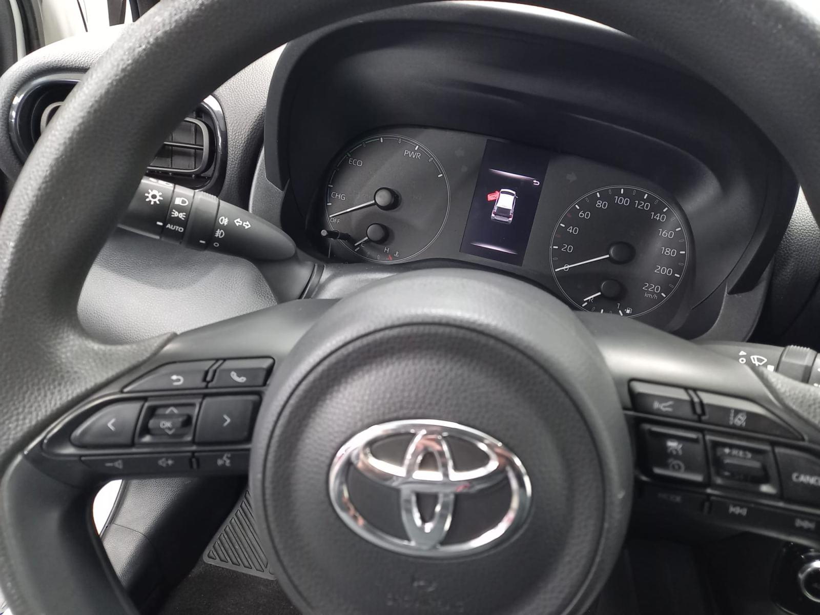 TOYOTA YARIS 1.5 120H BUSINESS PLUS 17 