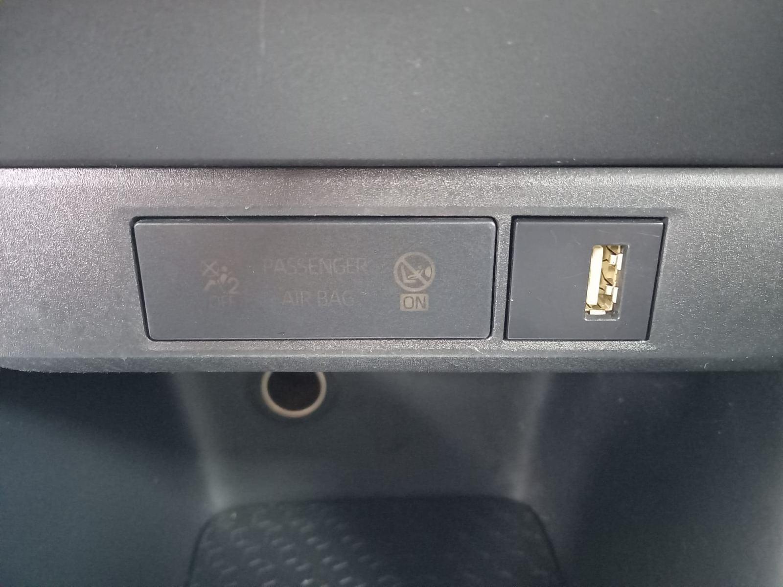 TOYOTA YARIS 1.5 120H BUSINESS PLUS 20 