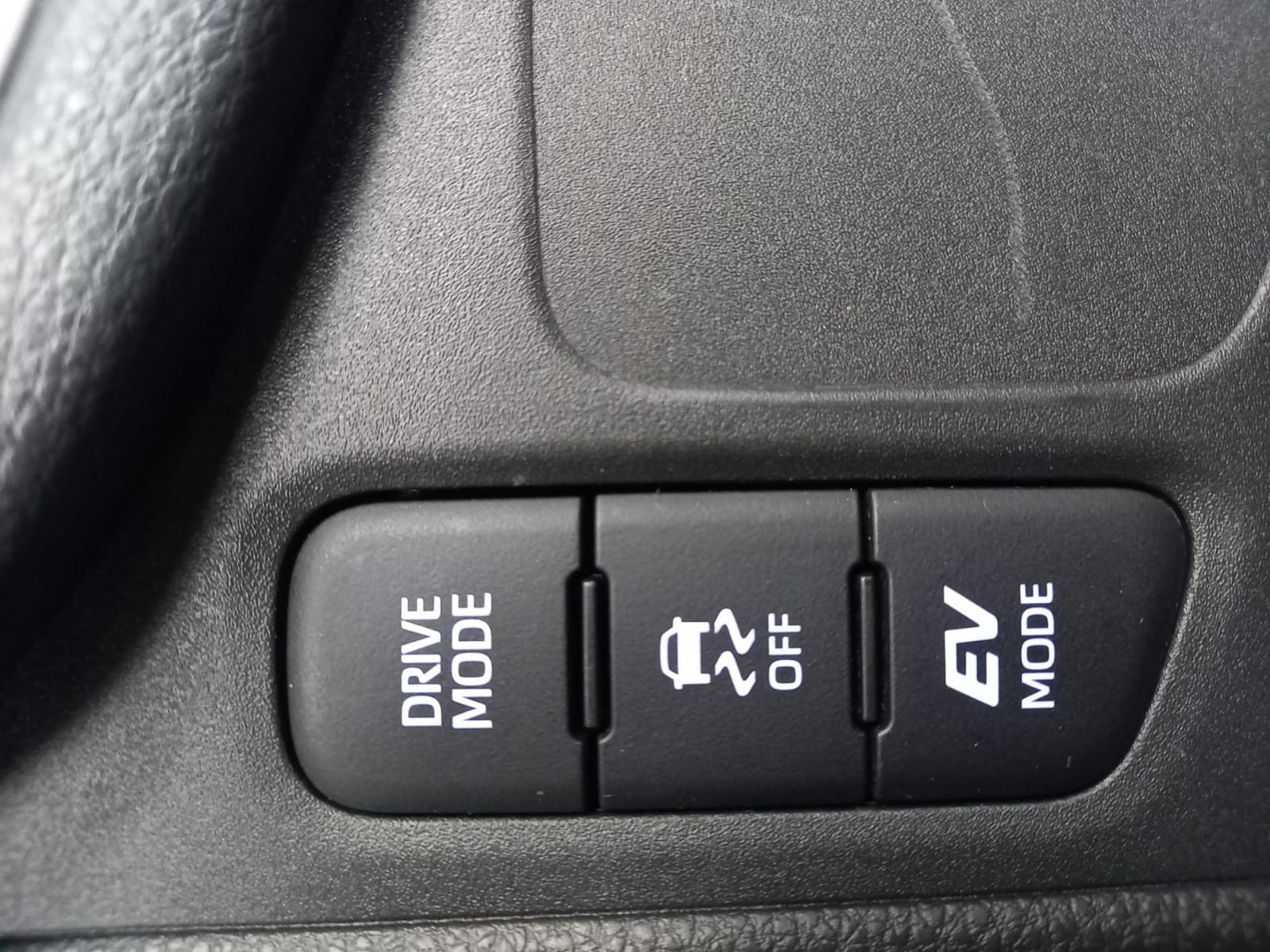 TOYOTA YARIS 1.5 120H BUSINESS PLUS 28 