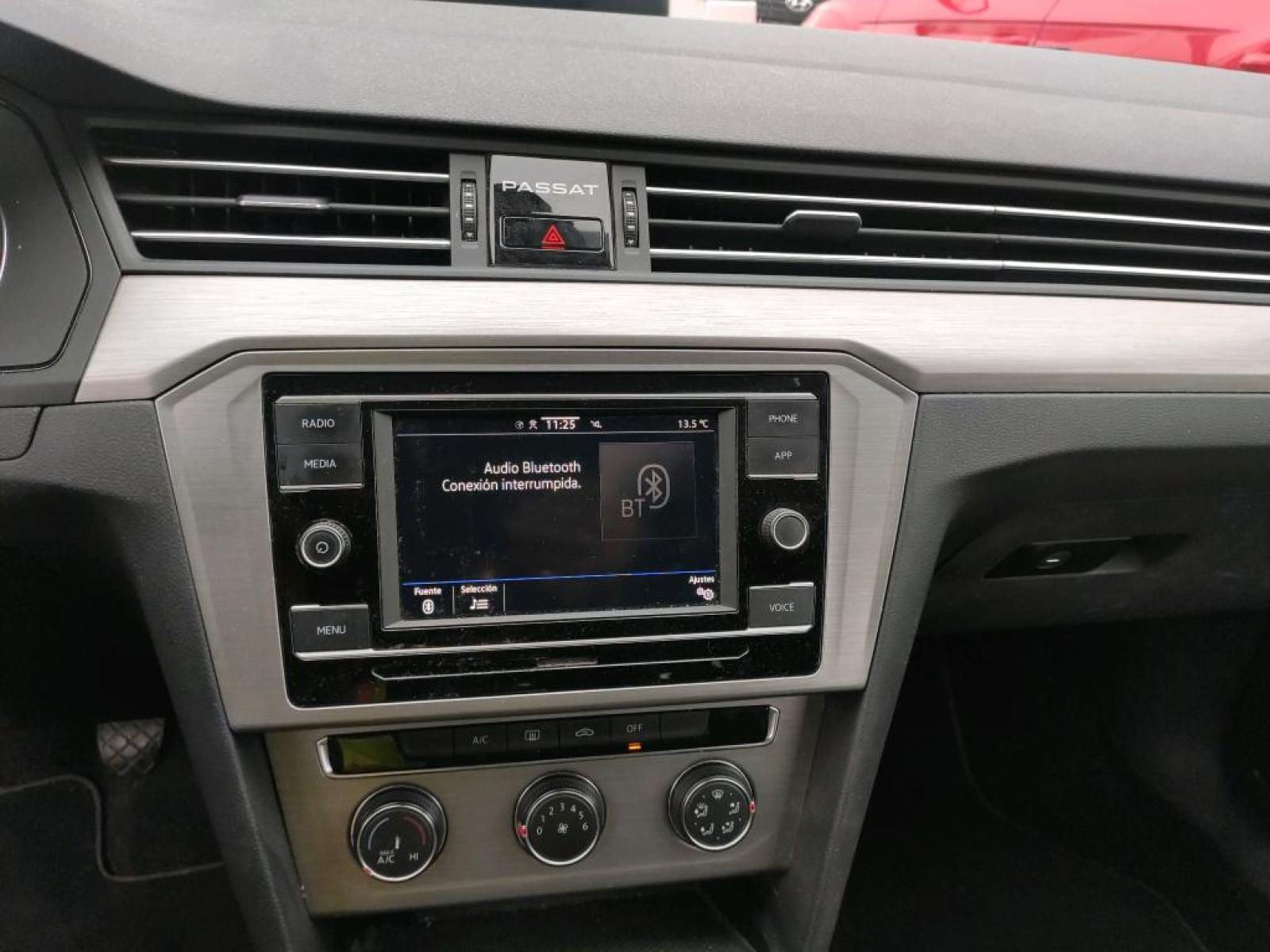 VOLKSWAGEN PASSAT SEDÁN 2.0 TDI 110KW (150CV) 9