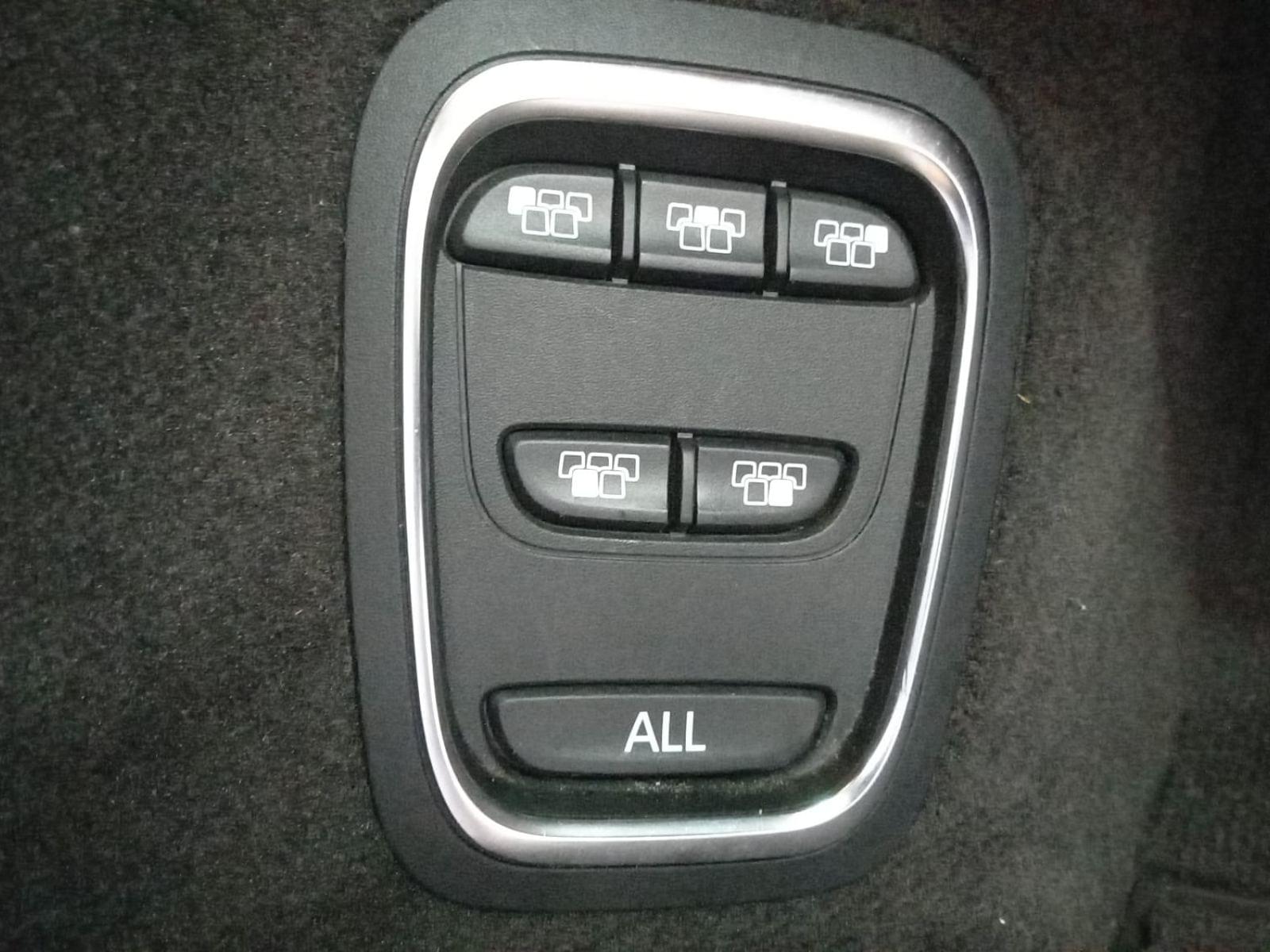 RENAULT ESPACE INITIALE PARIS 2.0 DCI 200CV 7 plazas 9 