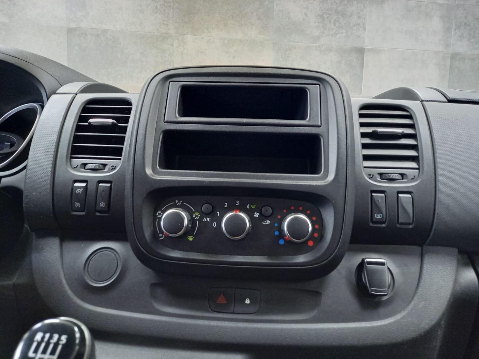 RENAULT TRAFIC COMBI Mixto N1 5/6 Largo Energy Blue dCi 70 kW 22