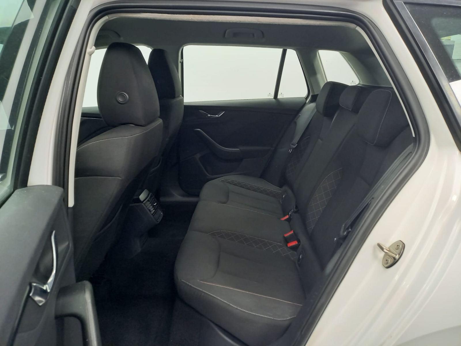 SKODA KAMIQ 1.0 TSI 81kW (110CV) DSG Ambition 27 