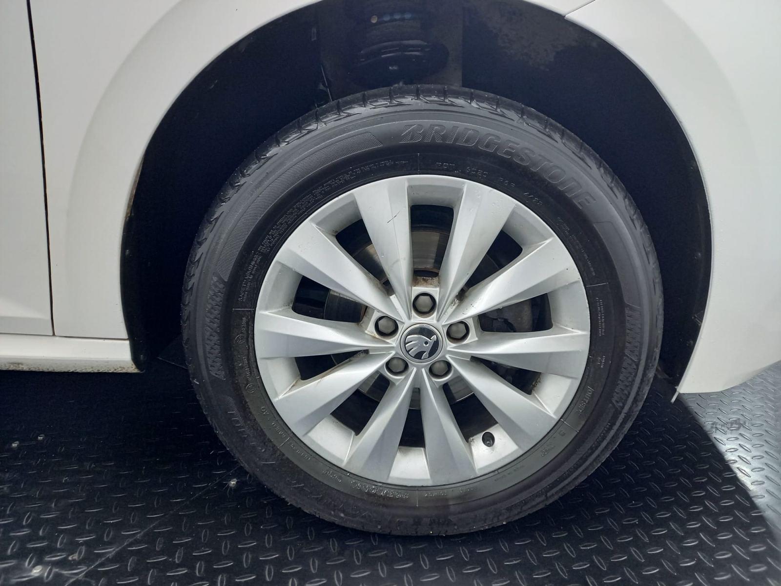SKODA KAMIQ 1.0 TSI 81kW (110CV) DSG Ambition 29 