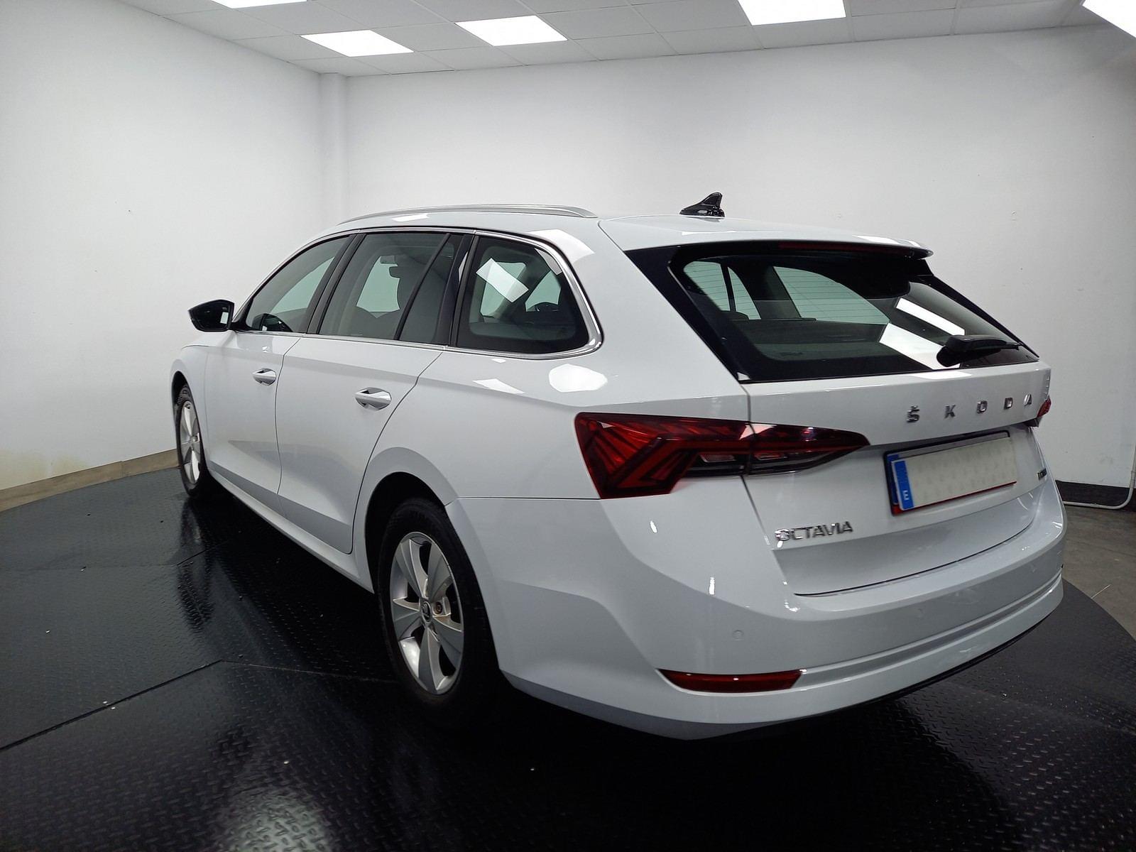 SKODA OCTAVIA Combi 1.0 TSI 81kW 110CV DSG MHEV Ambi. 6