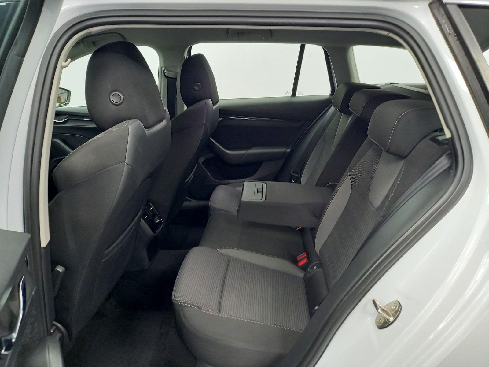 SKODA OCTAVIA Combi 1.0 TSI 81kW 110CV DSG MHEV Ambi. 9