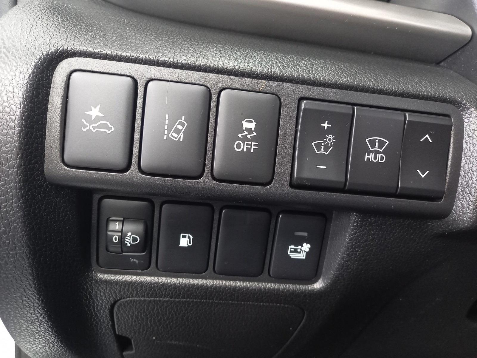 MITSUBISHI ECLIPSE CROSS PHEV KAITEKI+4 15 