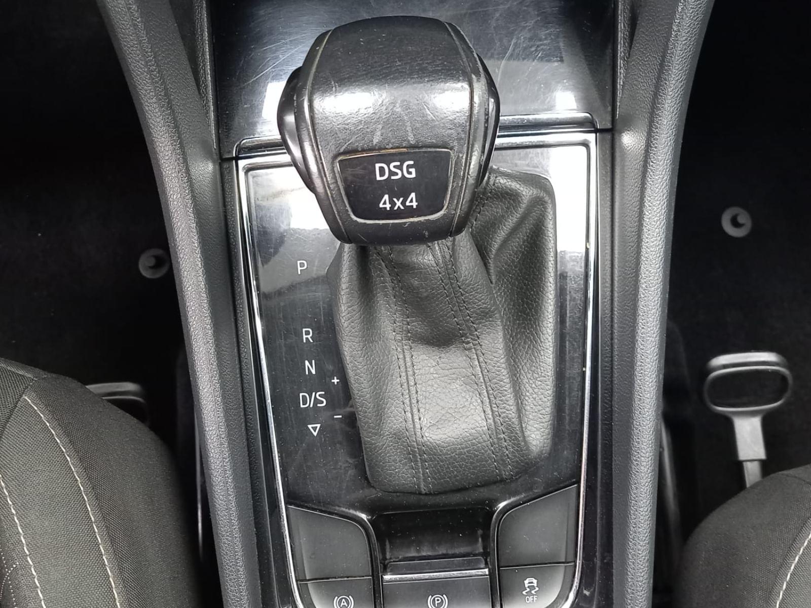 SKODA KAROQ 2.0 TDI 110kW (150CV) DSG 4X4 Ambition 23