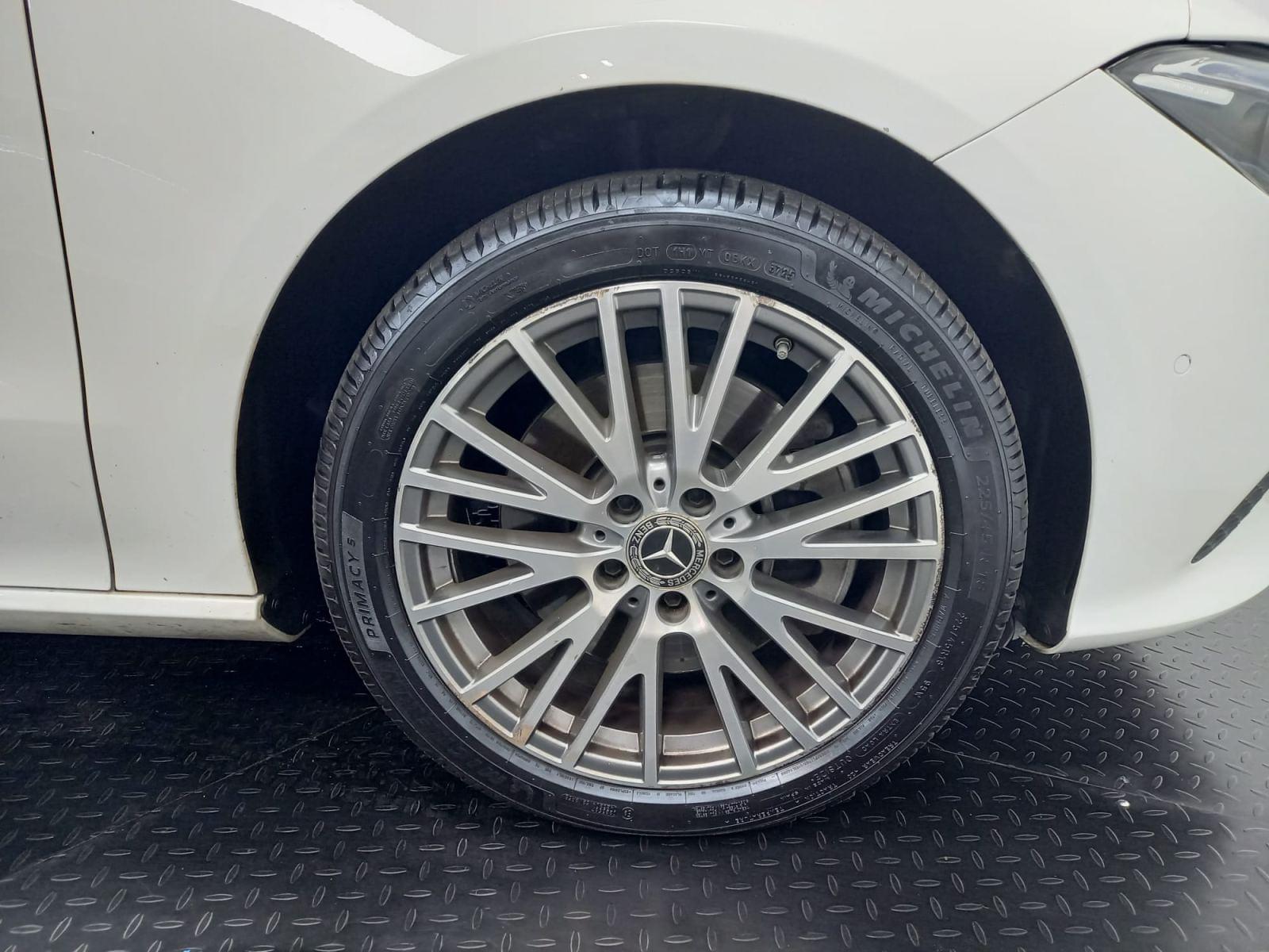 MERCEDES CLASE CLA 250 e Shooting Brake 42 