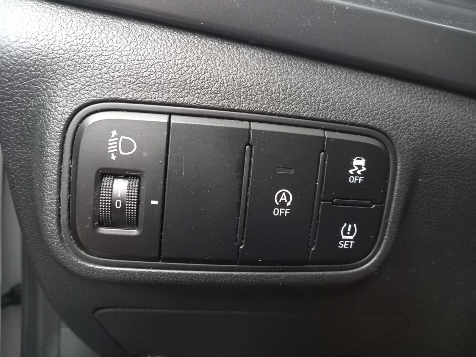 HYUNDAI I20 1.0 TGDI 74kW (100CV) 48V Essence 13