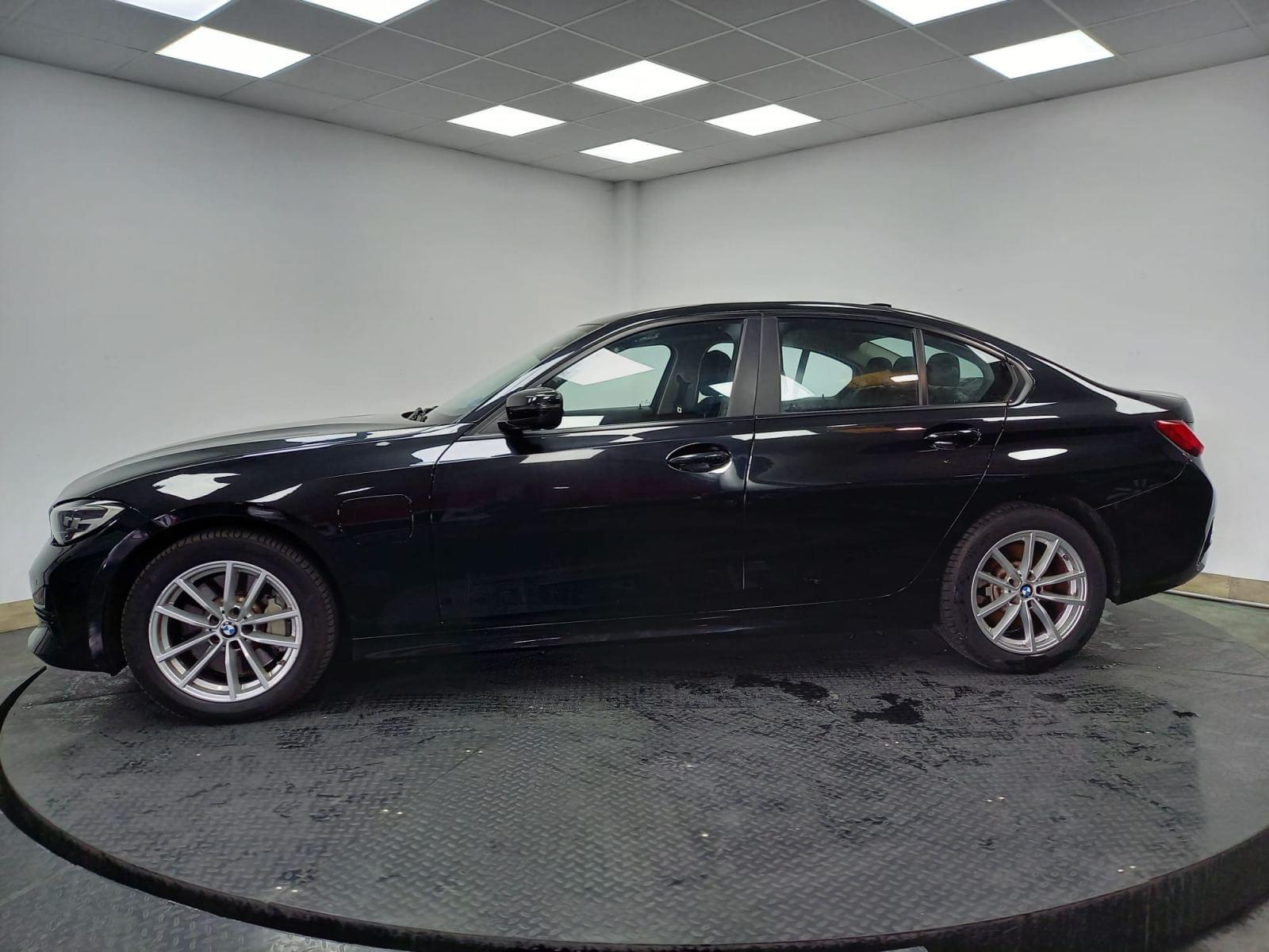 BMW SERIE 3 330e 7