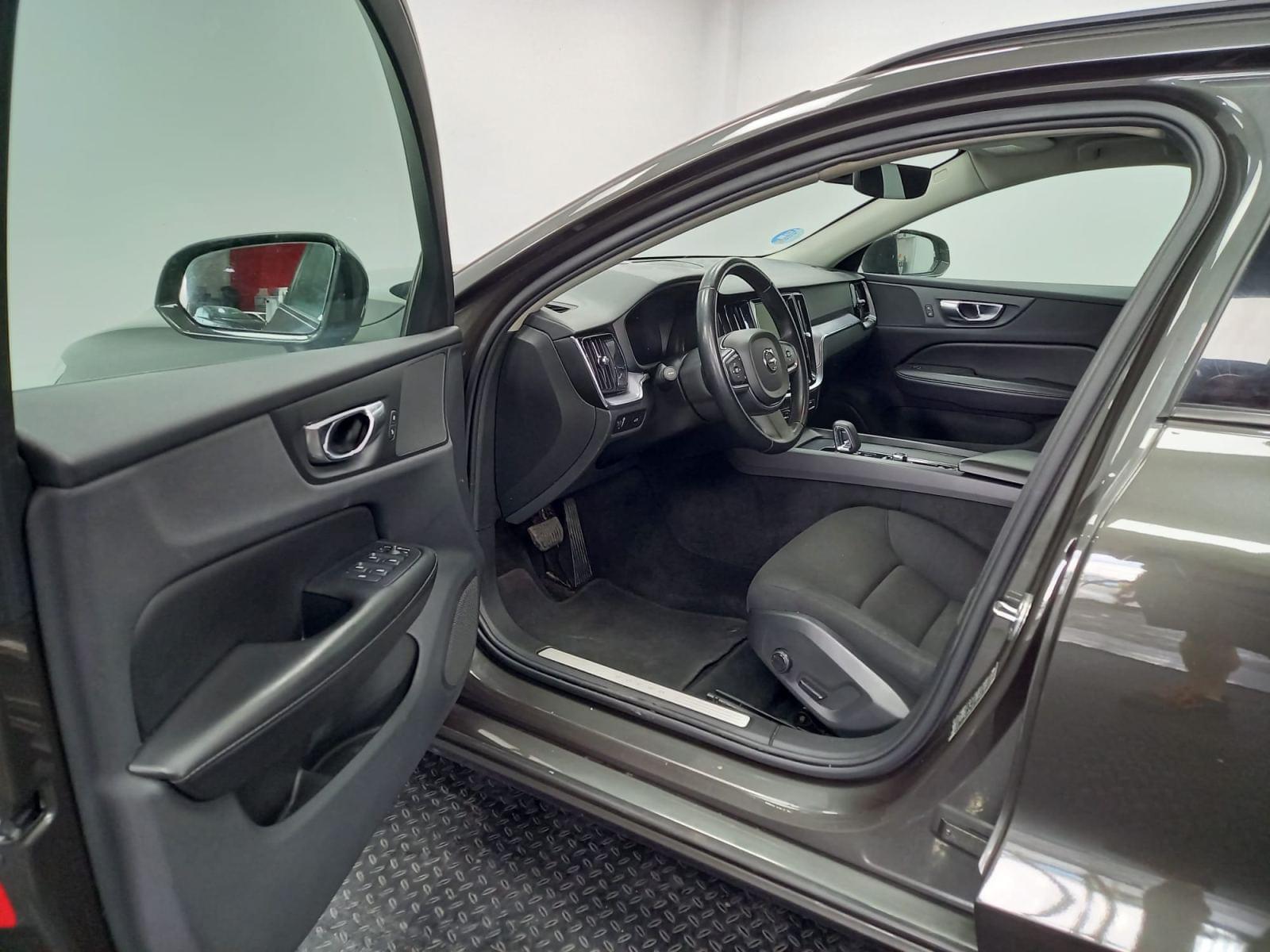VOLVO V60 familiar 2.0 B4 (D) Momentum Auto 9