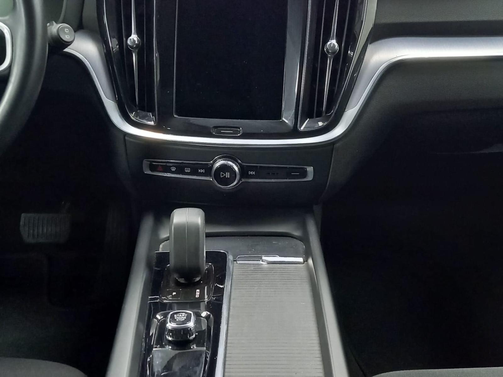 VOLVO V60 familiar 2.0 B4 (D) Momentum Auto 25
