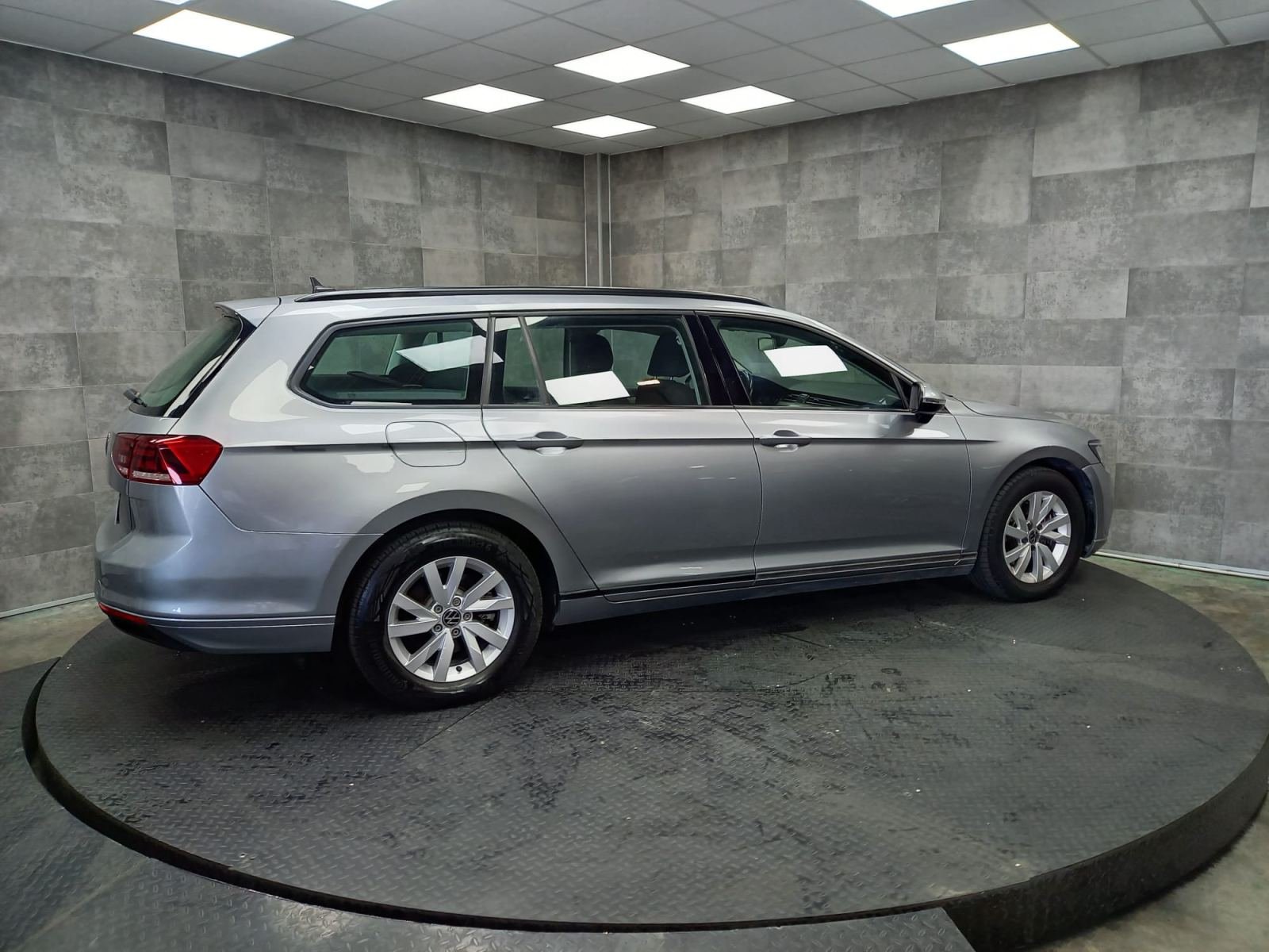 VOLKSWAGEN PASSAT Variant Business 2.0 TDI 110kW 8