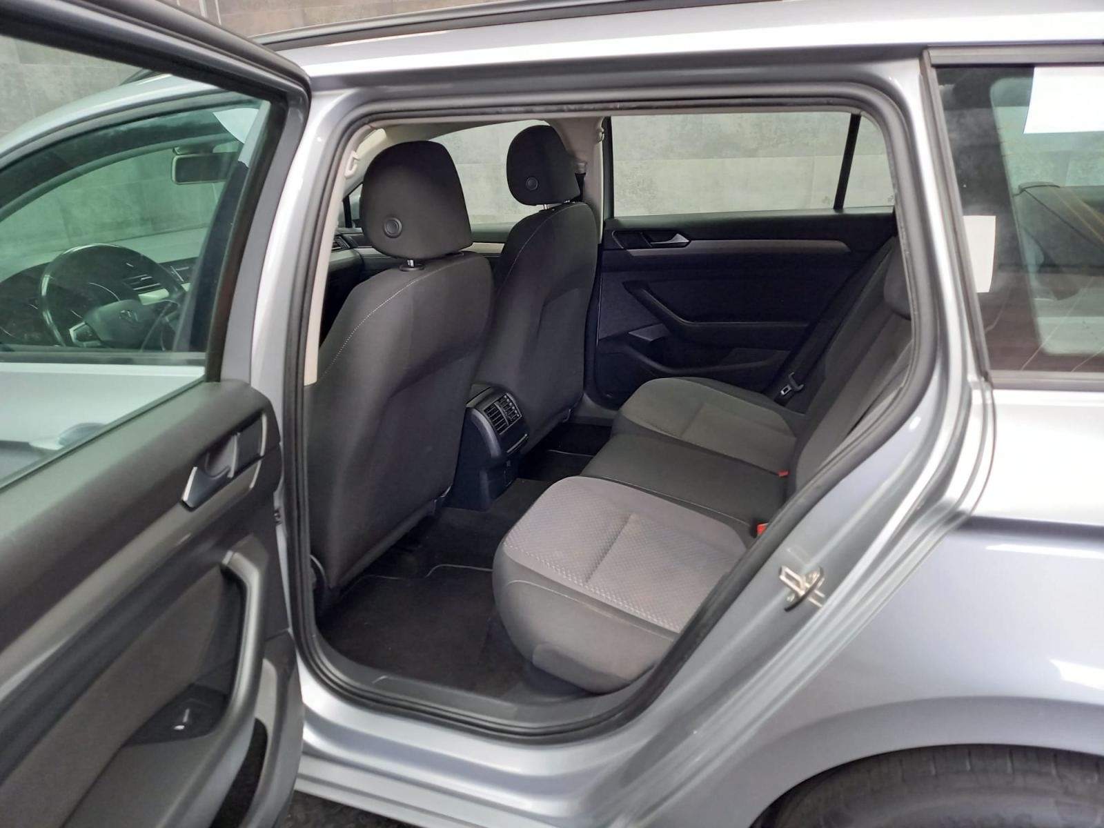 VOLKSWAGEN PASSAT Variant Business 2.0 TDI 110kW 11