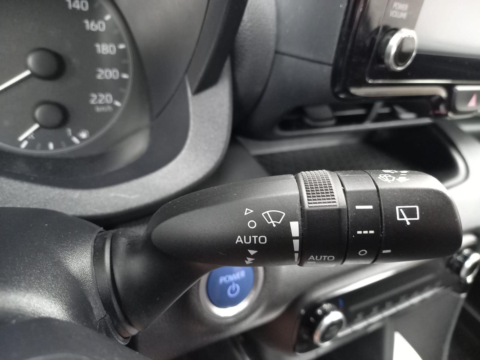 TOYOTA YARIS 1.5 120H ACTIVE TECH 19