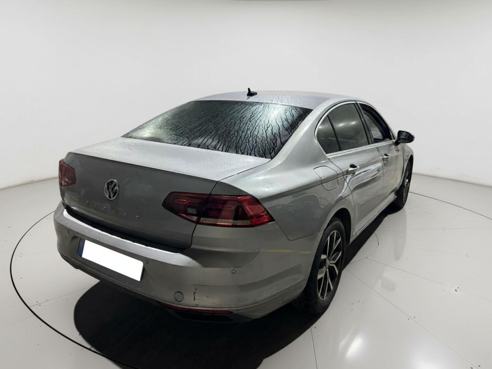 VOLKSWAGEN PASSAT Executive 2.0 TDI 110kW (150CV) 4 