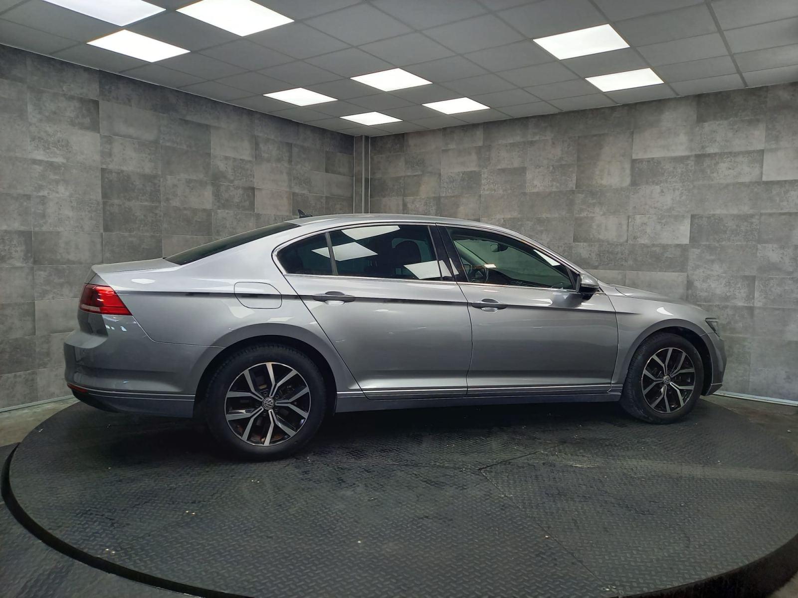 VOLKSWAGEN PASSAT Executive 2.0 TDI 110kW (150CV) 4