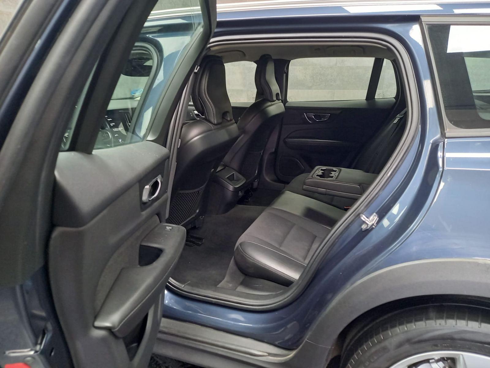 VOLVO V60 CROSS COUNTRY 2.0 B4 AWD AUTO 17 