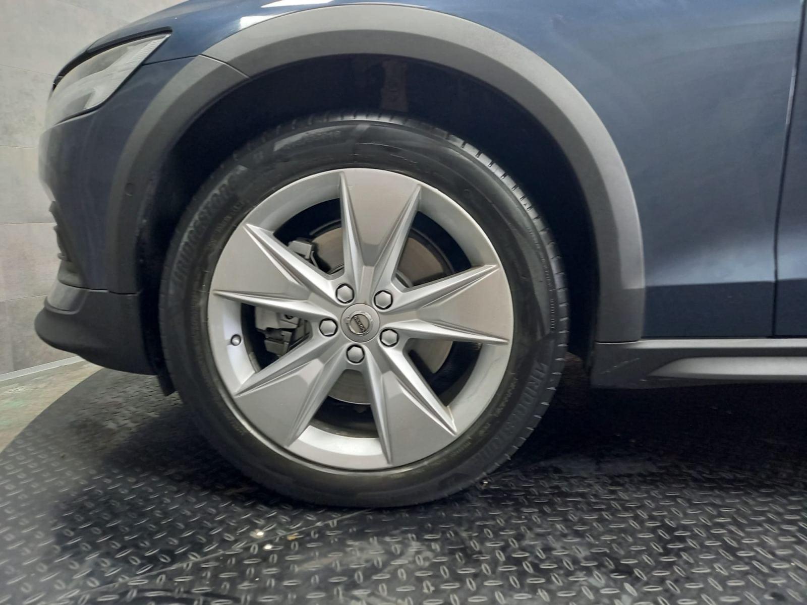 VOLVO V60 CROSS COUNTRY 2.0 B4 AWD AUTO 27 
