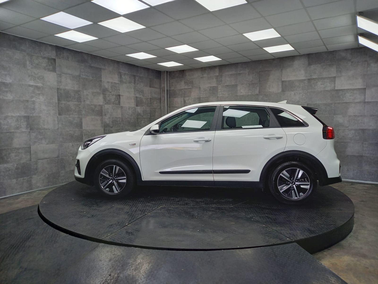 KIA NIRO 1.6 GDi HEV 104kW (141CV) Concept 4
