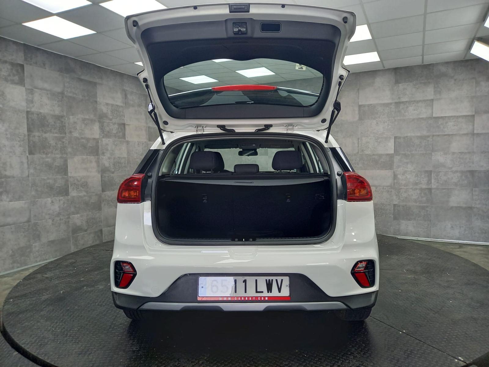 KIA NIRO 1.6 GDi HEV 104kW (141CV) Concept 12