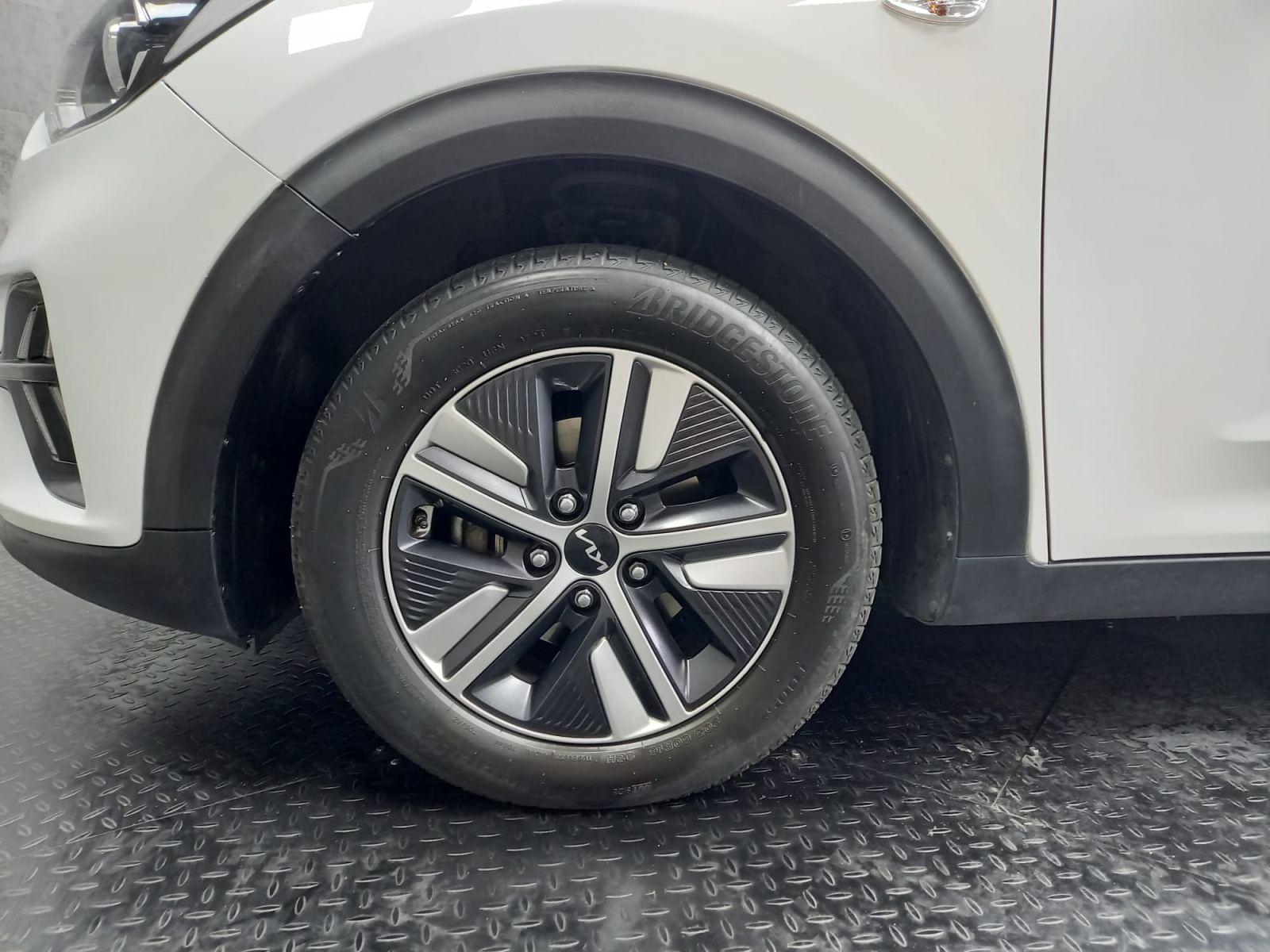 KIA NIRO 1.6 GDi HEV 104kW (141CV) Concept 19