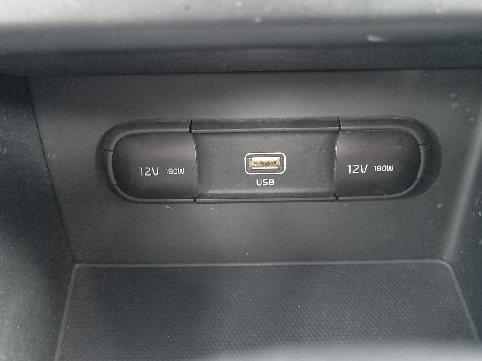 KIA NIRO 1.6 GDi HEV 104kW (141CV) Concept 22
