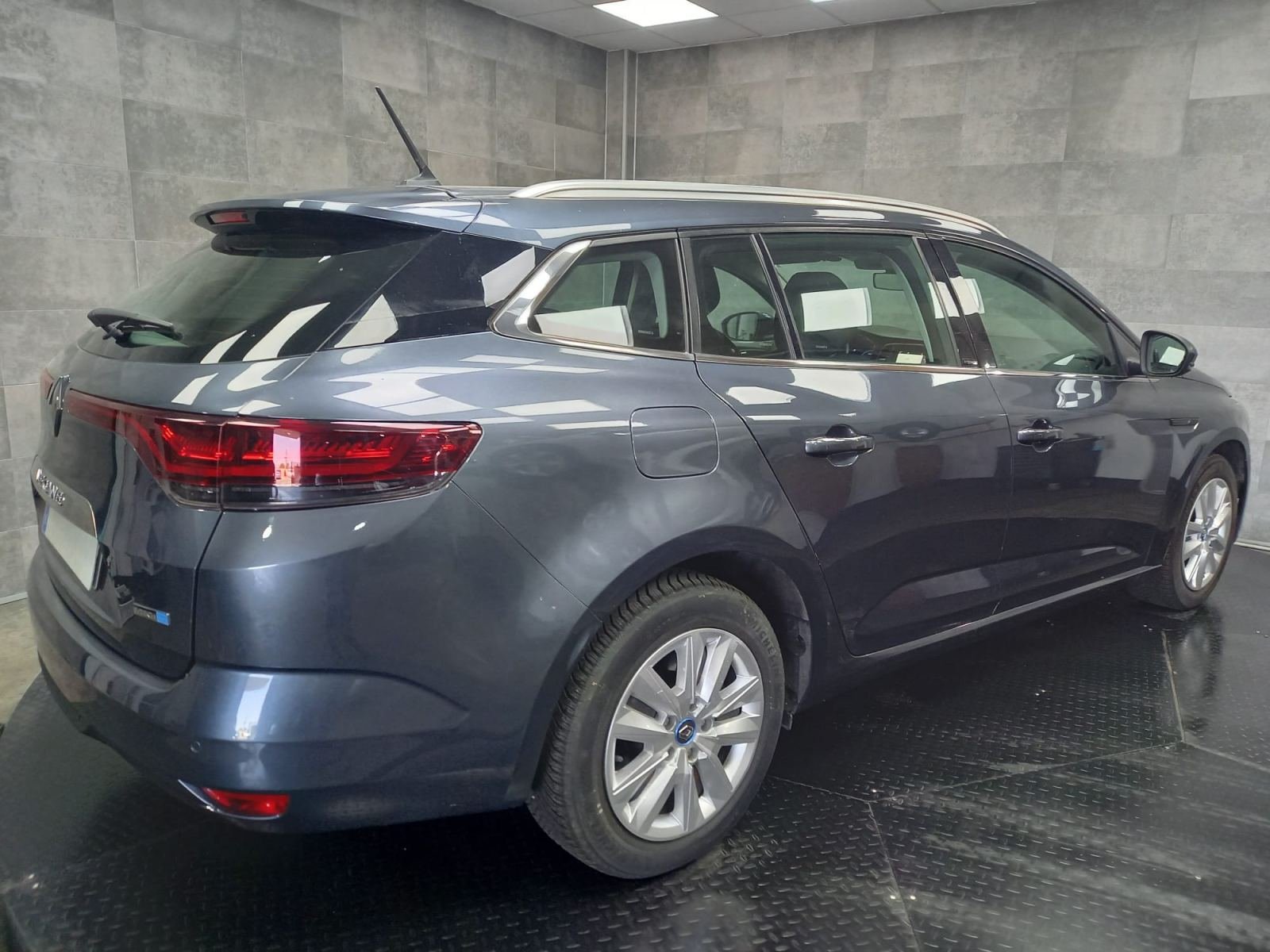 RENAULT MéGANE Estate 1.6 E-Tech Plug-in 160ch Business 10