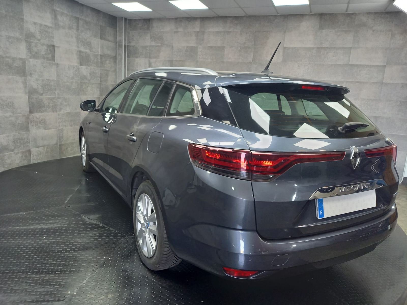 RENAULT MéGANE Estate 1.6 E-Tech Plug-in 160ch Business 11