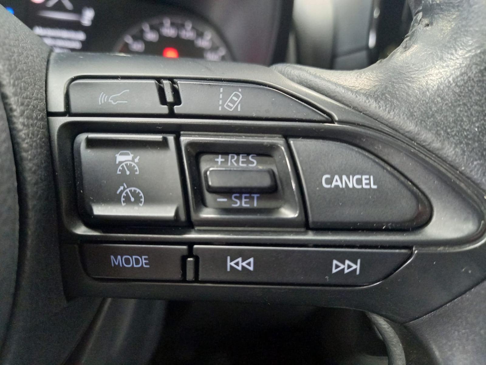 TOYOTA YARIS 1.5 120H ACTIVE TECH 29