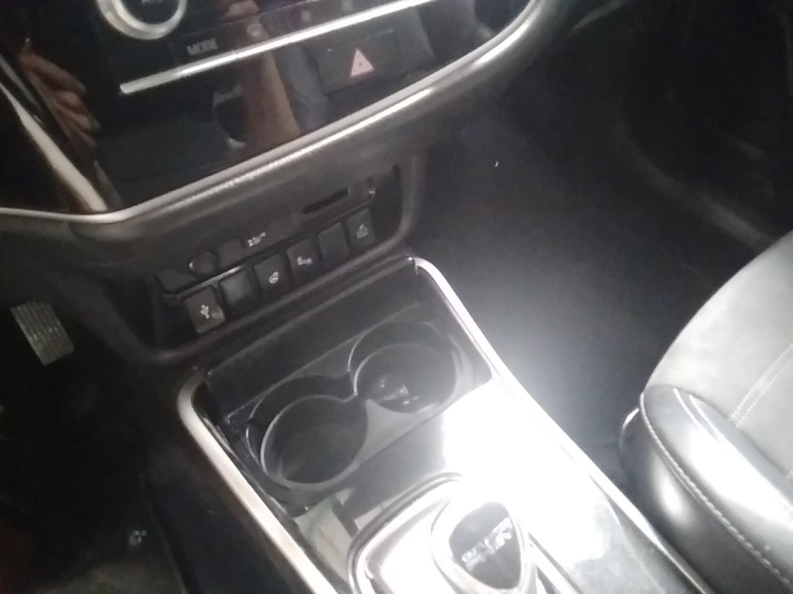 MITSUBISHI OUTLANDER 2.4 PHEV Kaiteki Auto 4WD 11