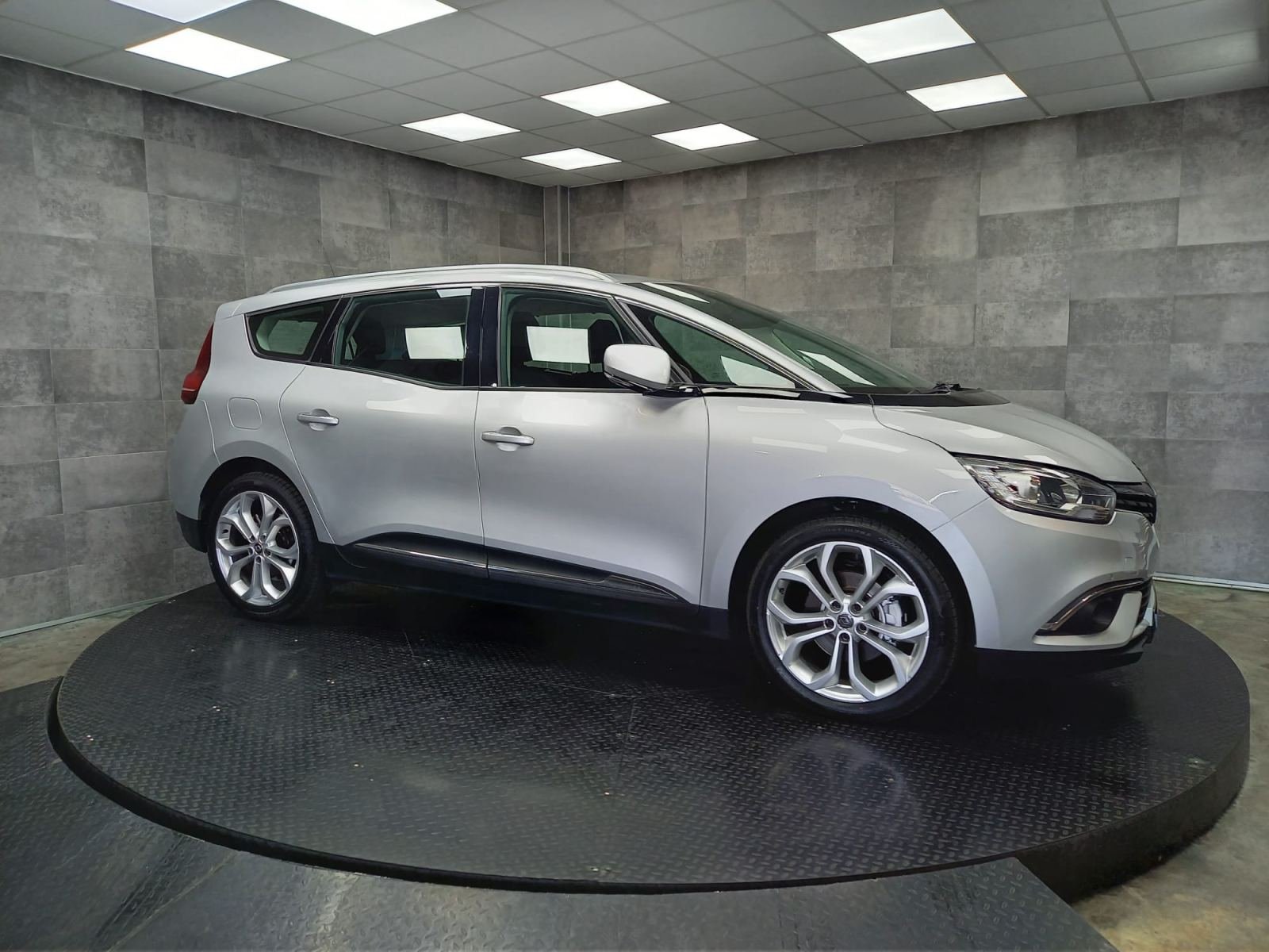 RENAULT GRAND SCéNIC 1.7 Blue dCi Corporate Edi 5 plazas 4