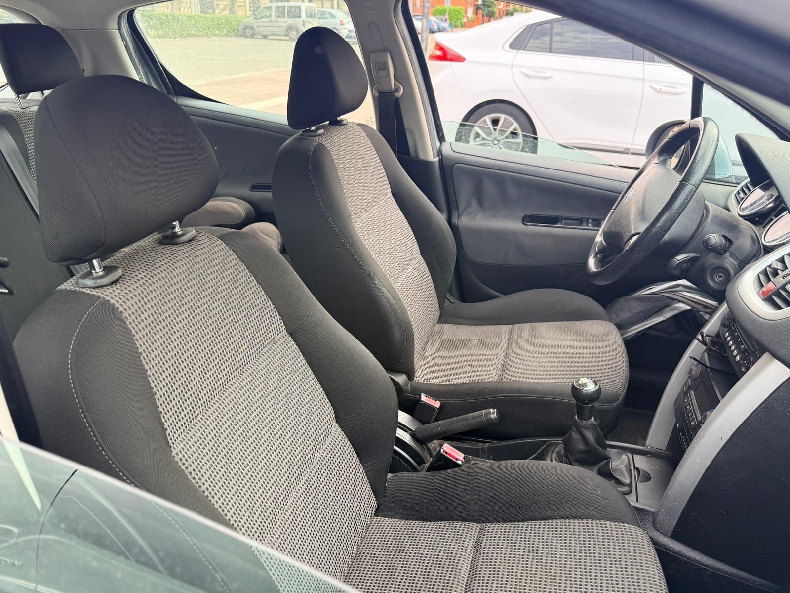 PEUGEOT 207 1.6 HDI 92 CV 9