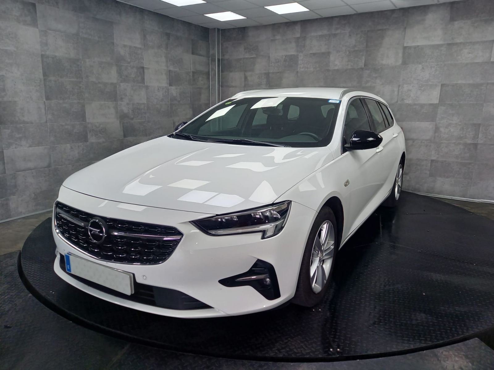 imagen de OPEL INSIGNIA Sport Tourer Elegance Business 1.5 120CV - REF: 06551