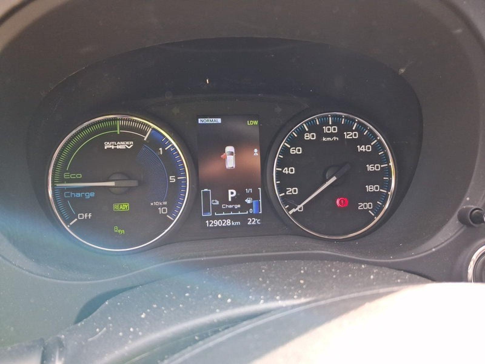 MITSUBISHI OUTLANDER 2.4 PHEV Kaiteki Auto 4WD 9