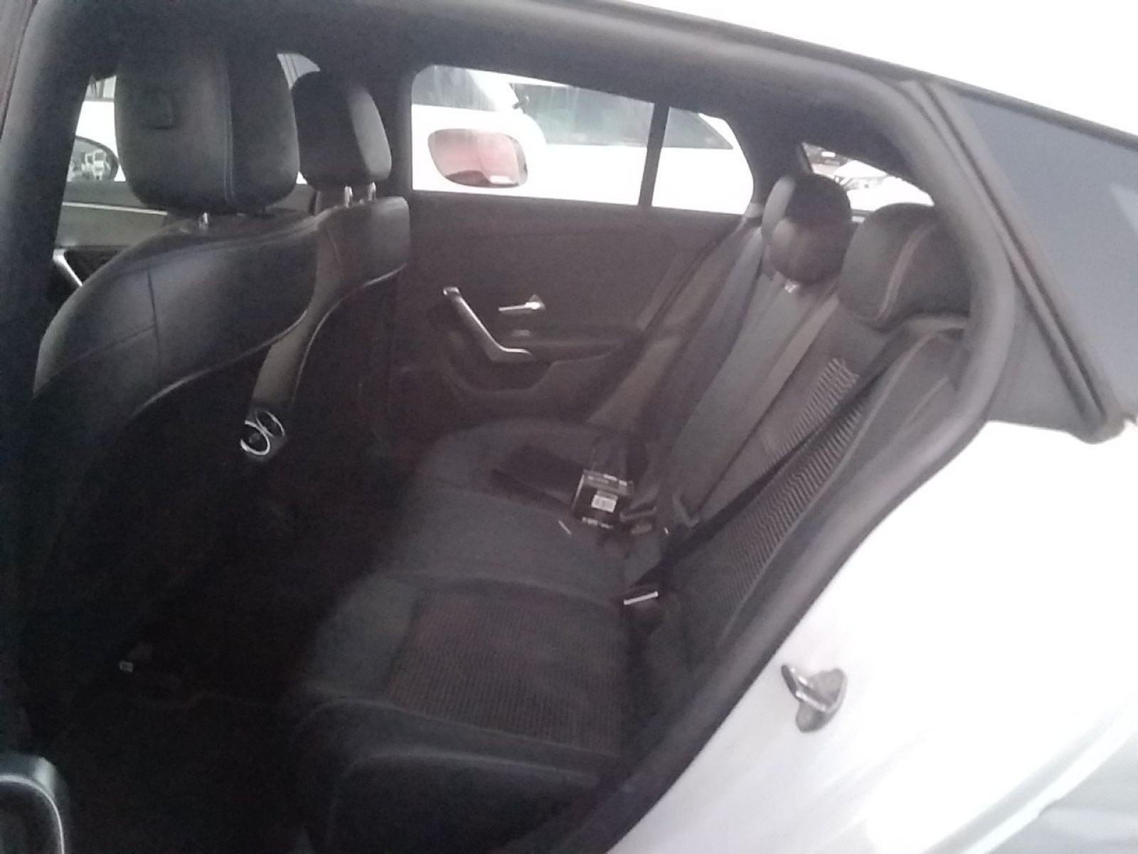 MERCEDES CLASE CLA 220 D DCT Shooting Brake 8 