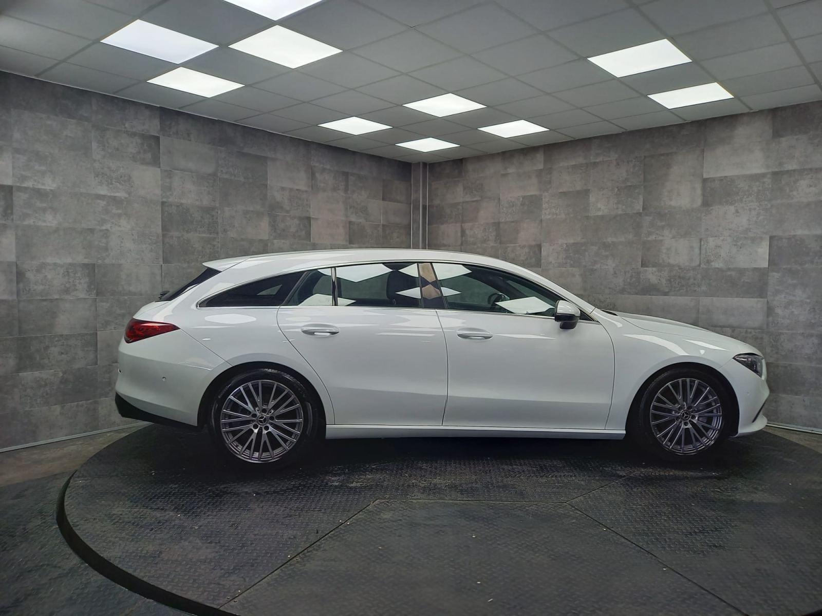 MERCEDES CLASE CLA 220 D DCT Shooting Brake 3